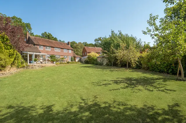 West Chiltington, RH20, photo 1