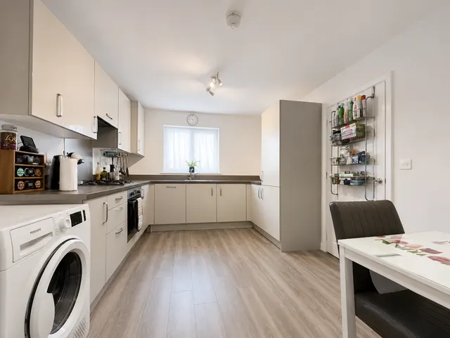 Photo 3 — Withers Walk, Blackwater, Camberley, Hampshire, GU17 9FQ