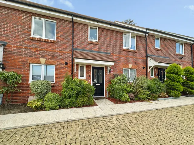 Withers Walk, Blackwater, Camberley, Hampshire, GU17 9FQ, photo 1