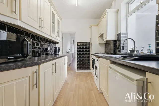 Photo 3 — Kent Road, Grays, Essex, RM17 6DE