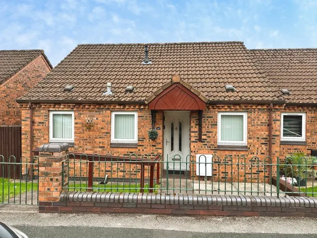 Chapel Street, Dawley, Telford TF4 3DD, photo 1