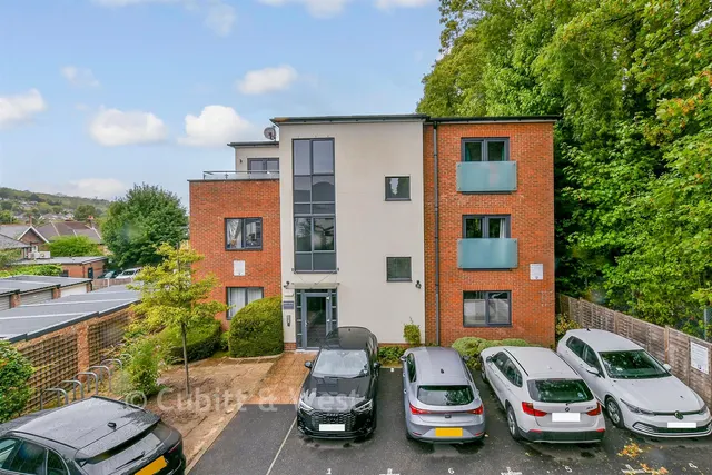 Hillbury Road, Whyteleafe, CR3, photo 1