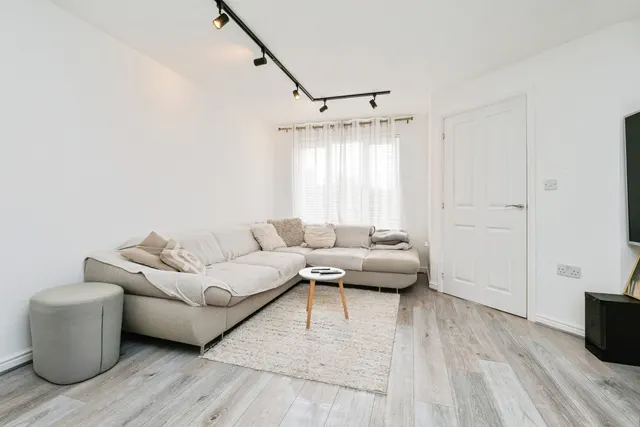 Photo 2 — Sunliner Way, SOUTH OCKENDON, Essex, RM15