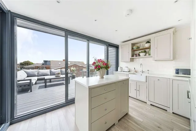 Photo 3 — Lyons Crescent, Tonbridge, Kent, TN9 1FB