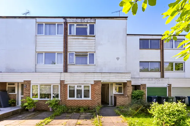 Room 1, 7 Sovereign Close, London, photo 1
