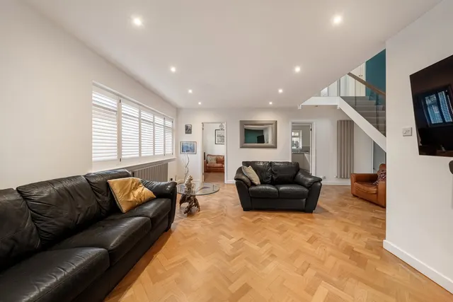 Photo 3 — Lovibonds Avenue, Orpington, BR6 8EN