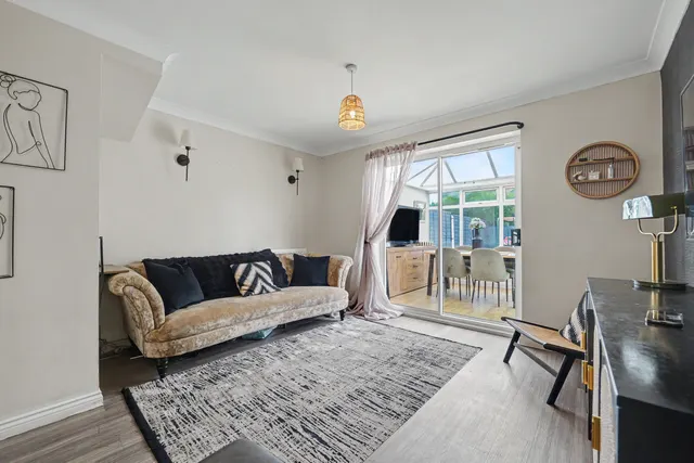 Photo 2 — Pebblebrook Way, Bedworth, CV12
