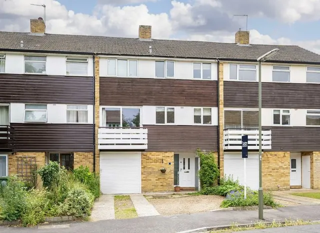 Kenton Avenue, Sunbury-On-Thames, TW16, photo 1