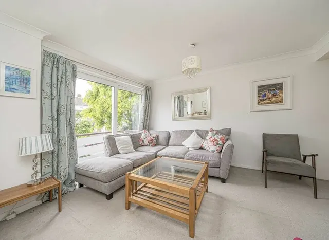 Photo 2 — Kenton Avenue, Sunbury-On-Thames, TW16