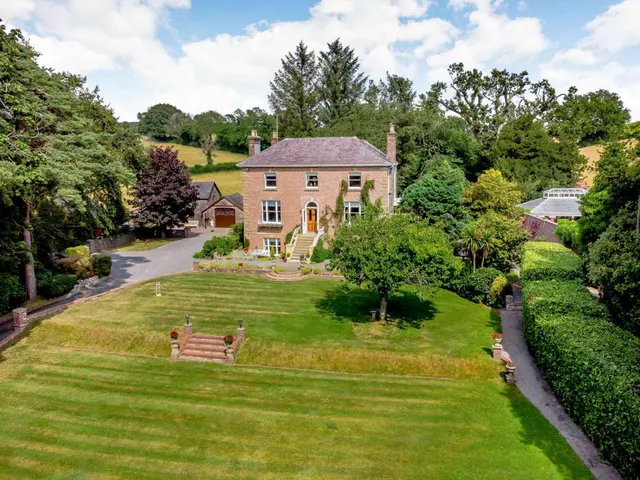 Llansteffan, Nr Carmarthen, Carmarthenshire, SA33 5HA, photo 1