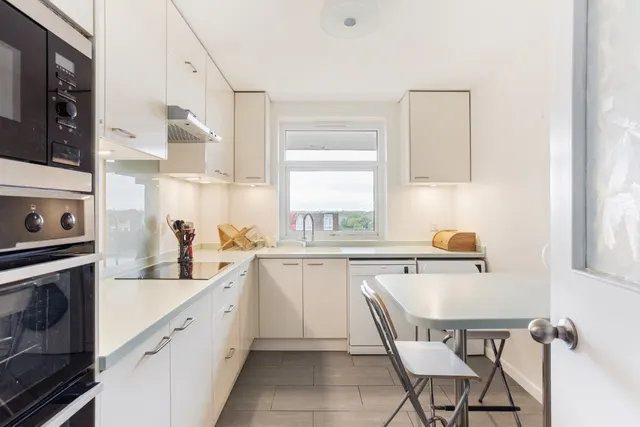 Photo 2 — Holyport Road London SW6