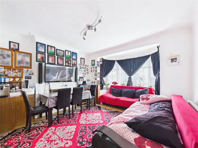 Portland Crescent, Stanmore, HA7, photo 2