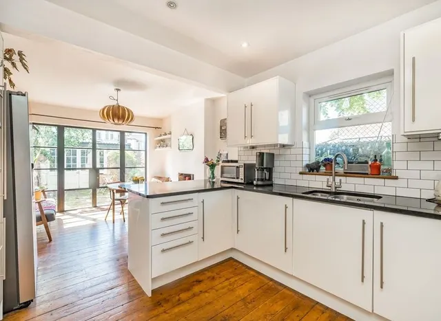 Photo 3 — Oaklands Road, Hanwell, W7