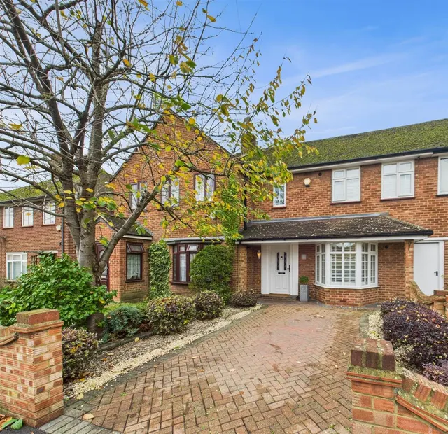 Ashwood Avenue, Uxbridge, UB8 3LT, photo 1