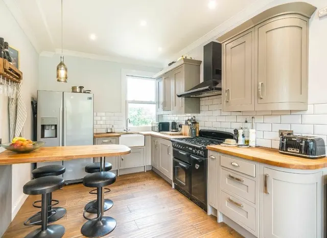 Photo 3 — Warren Road, Colliers Wood, SW19