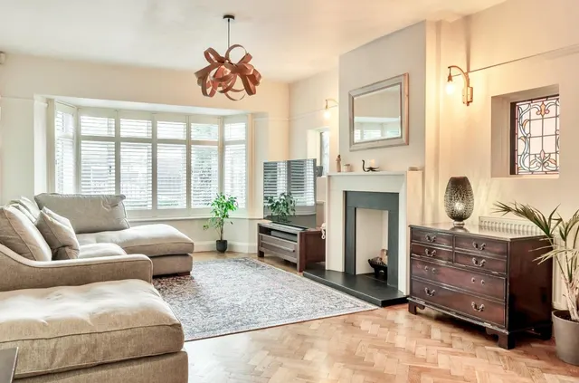 Photo 3 — Chiltern Road, Sutton, SM2 5QU