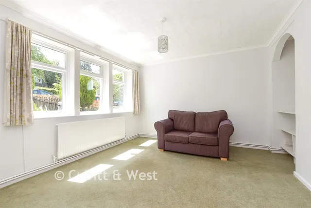 Springfield Road, Westcott, RH4, photo 3