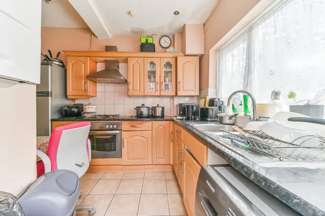 Photo 3 — 85 Haslemere Road, Thornton Heath
