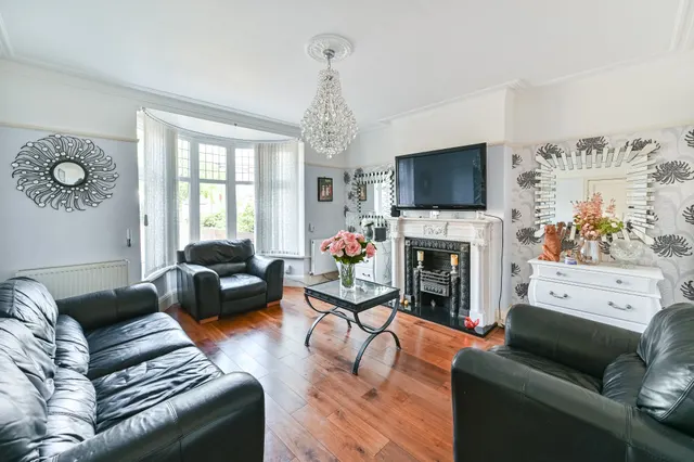 Photo 2 — 32 Howden Road, London