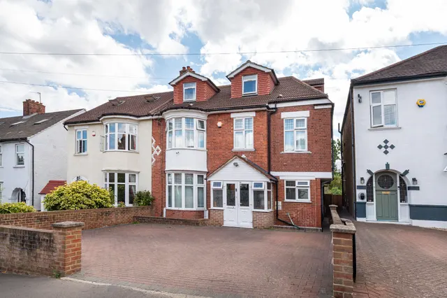 32 Howden Road, London, photo 1