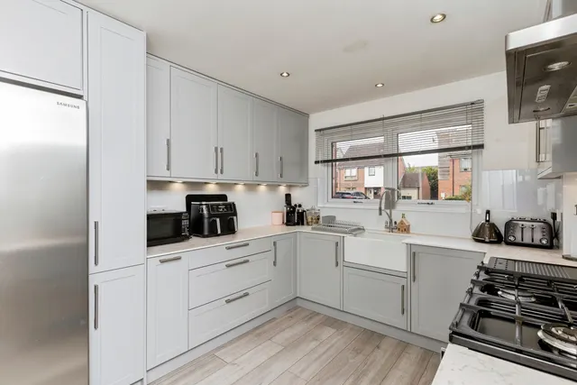 Delrogue Road, Crawley, RH11, photo 1
