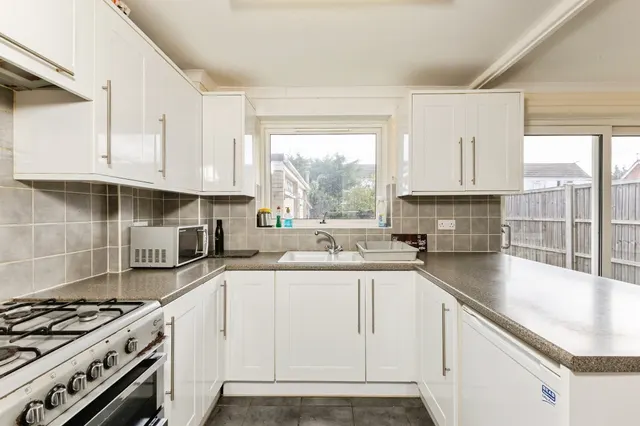 Photo 3 — Springdale, Earley, Reading