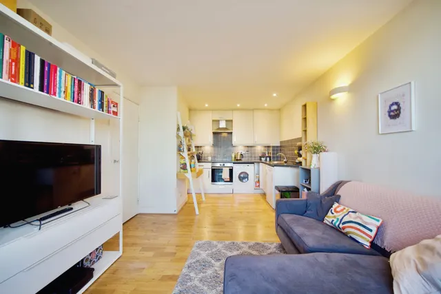 Photo 3 — Fairfield Road, London, E3
