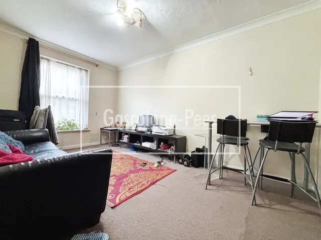 Martyr Road, Guildford, GU1, photo 3