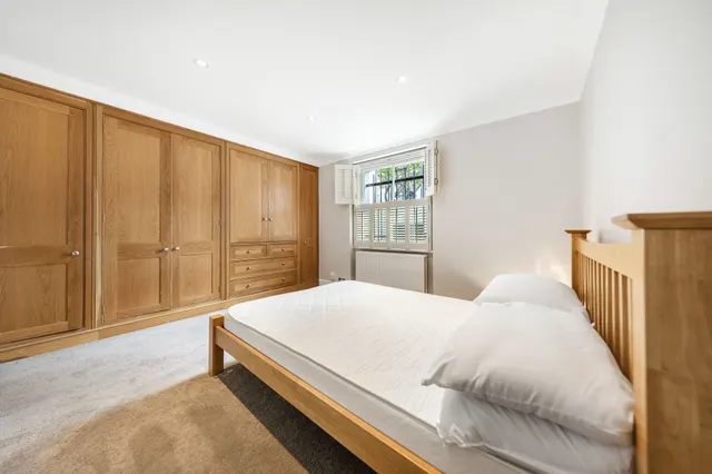 Photo 3 — 4a Cornwall Crescent, London