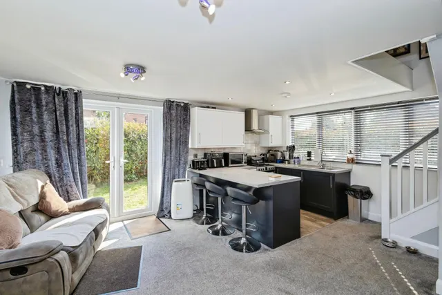 Restawyle Avenue, Hayling Island, PO11, photo 1