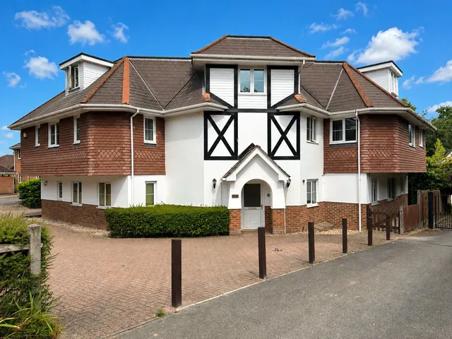 Scarlet Oaks, Camberley, Surrey, GU15 1RD, photo 1