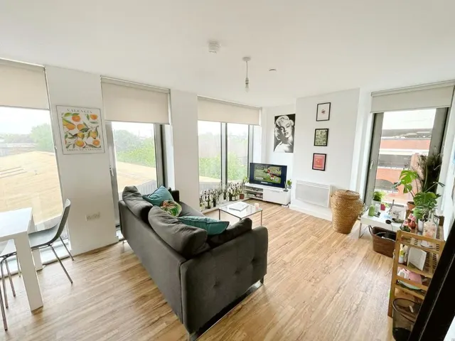 Photo 3 — 9 Michigan Avenue, Salford, Lancashire, M50 2HA