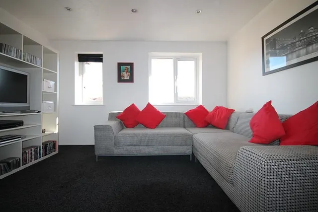 Feltham, Middlesex, photo 1