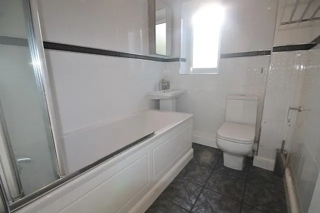 Feltham, Middlesex, photo 3