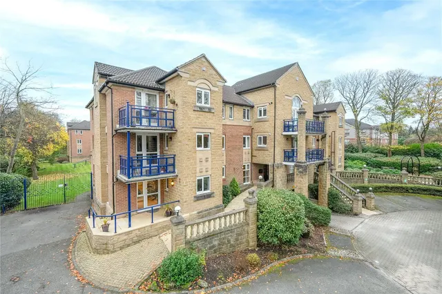 Harrogate Road, LS17, photo 2
