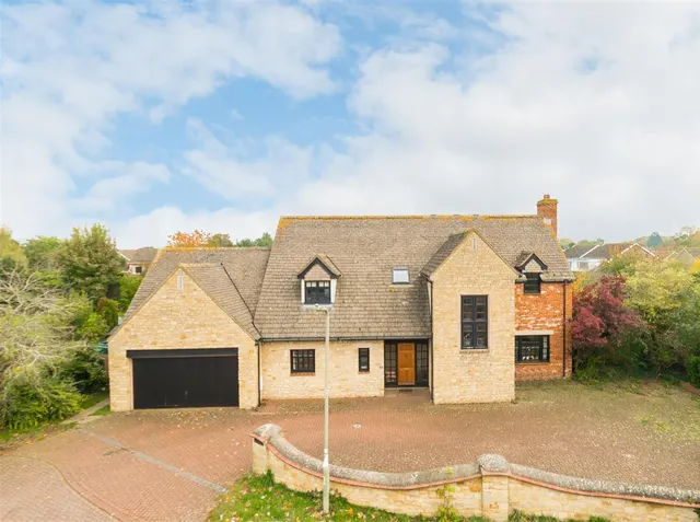 The Woodlands, Chesterton, photo 1