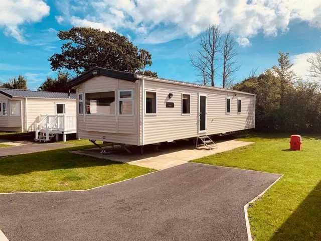Hillway Road, Hillway, PO35, photo 1