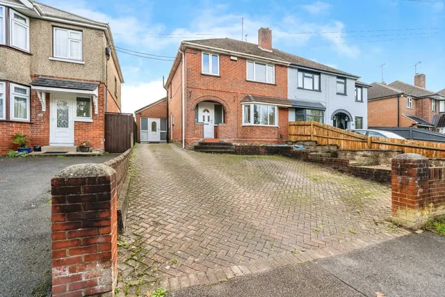 Spicers Hill, Totton, SO40, photo 1
