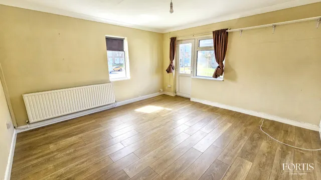 Photo 3 — Greenland Crescent, Cardiff, CF5