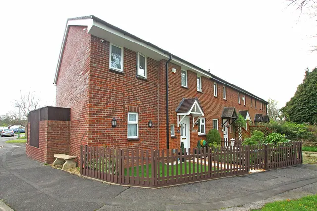 Gunville Crescent, Bournemouth, photo 1