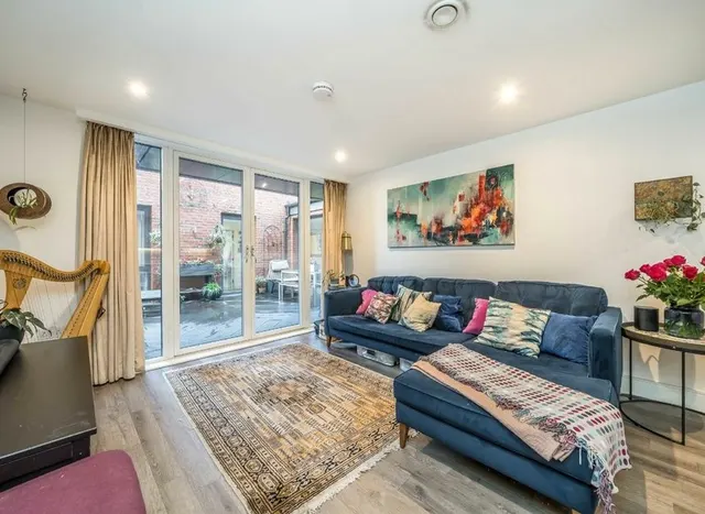 Photo 3 — Gaumont Place, Streatham, SW2