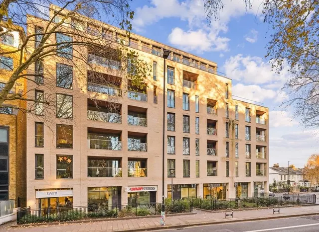Chiswick High Road, Chiswick, W4, photo 1