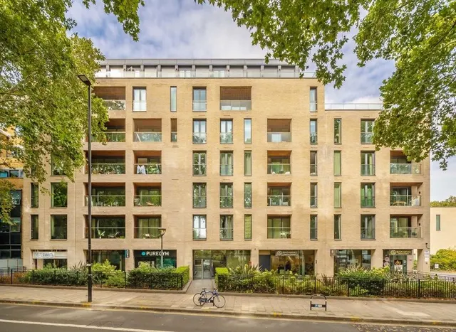 Chiswick High Road, Chiswick, W4, photo 1