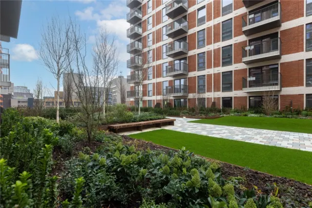 Henshaw Parade, Colindale, NW9, photo 1