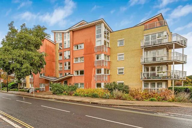 Twickenham Road, Teddington, Middlesex, TW11 8AZ, photo 1