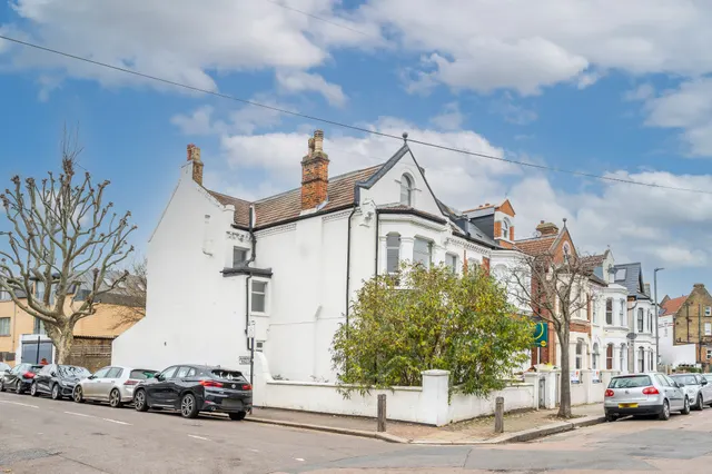 13 Laitwood Road, London, photo 1