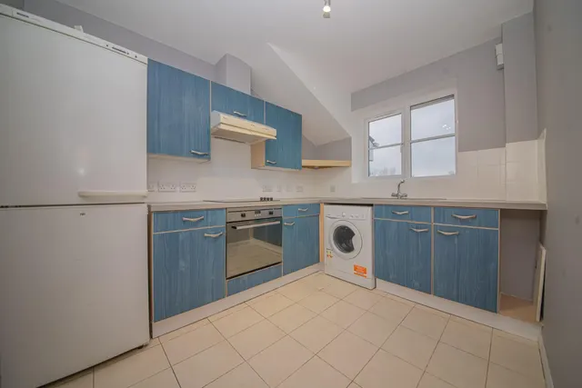 Photo 2 — Bampton Court, Hursley Road, Chandlers Ford, Eastleigh, Hampshire, SO53 2TA