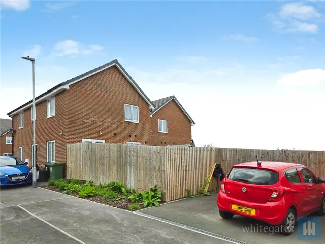 High Farm Court, Hanging Heaton, WF17, photo 3