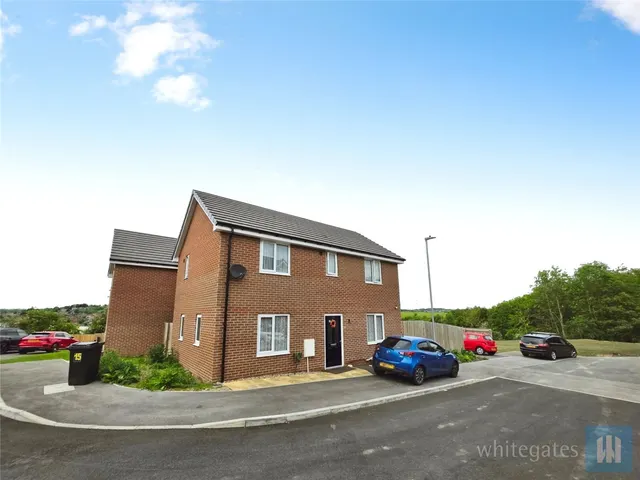 High Farm Court, Hanging Heaton, WF17, photo 2