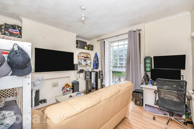 Burch Road, Gravesend, DA11, photo 2